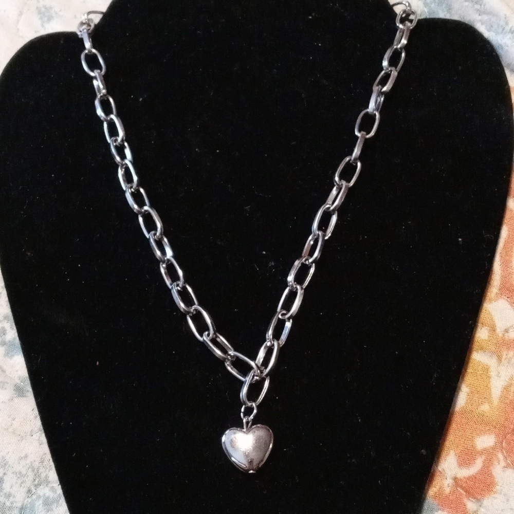 Silver metal heart necklace 16"